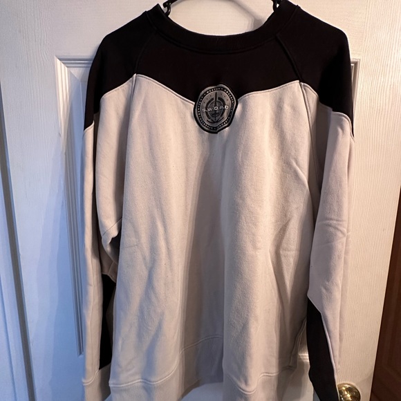 Disney marvel sweater - Picture 1 of 2